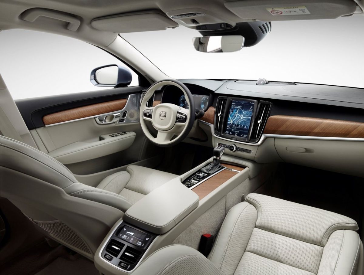 Volvo () V90 II:  
