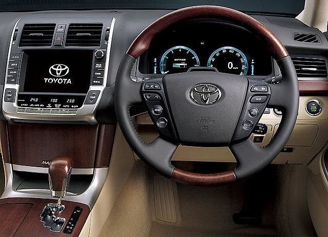 Toyota () Crown  Majesta V (S200):  