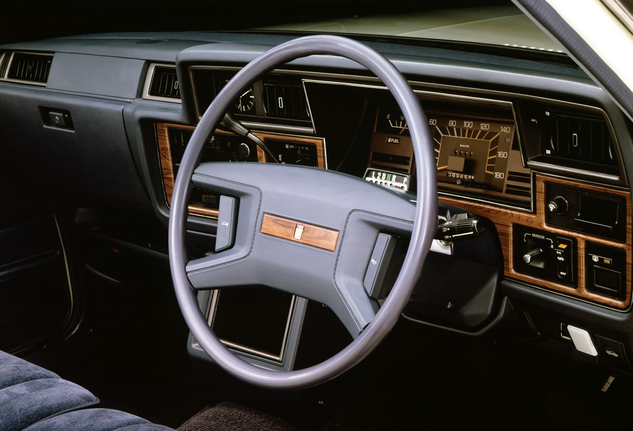 Toyota () Crown VI (S110):  