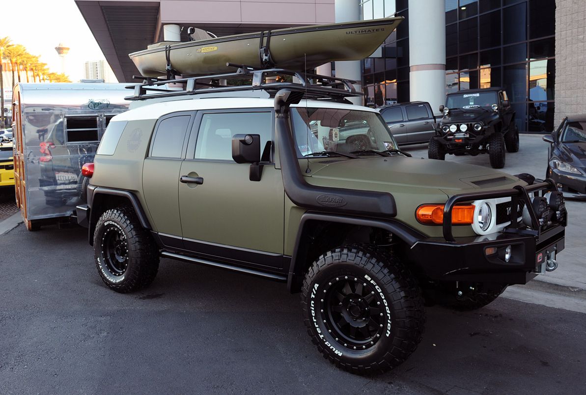 Toyota () FJ Cruiser I:  