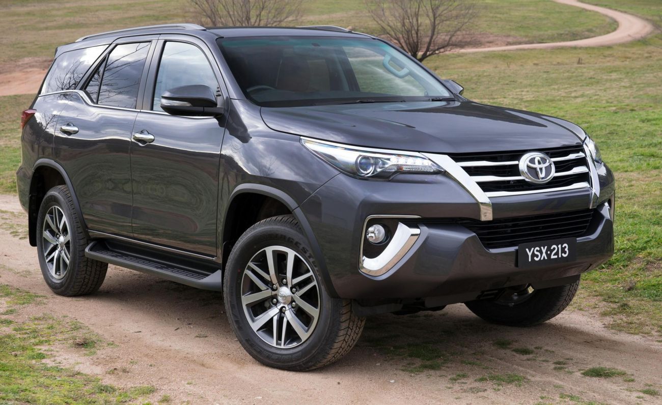 Toyota () Fortuner II:  