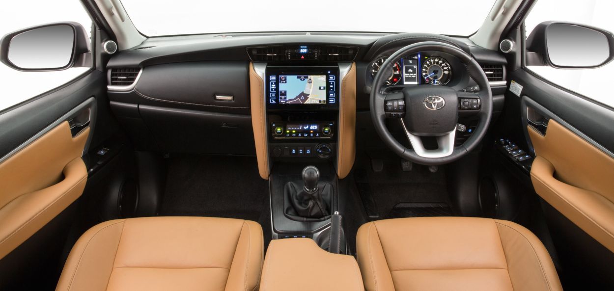 Toyota () Fortuner II:  