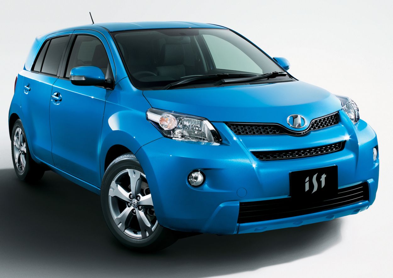 Toyota () Ist II (XP110):  