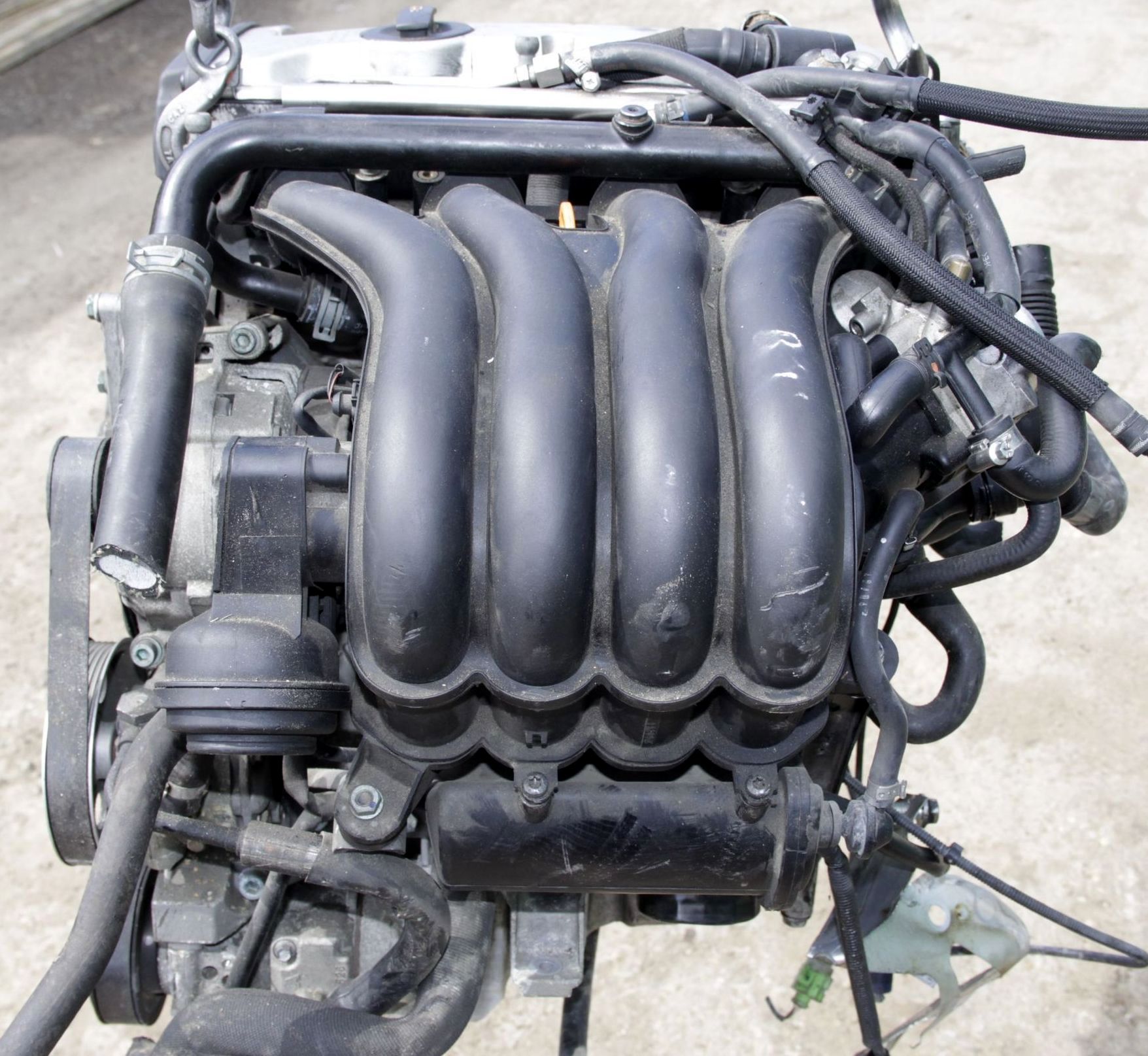 Volkswagen (VW) () ALT:  
