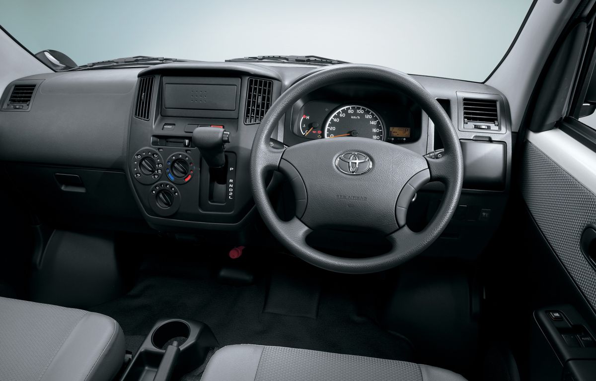 Toyota () Lite Ace  Truck VI (S400):  