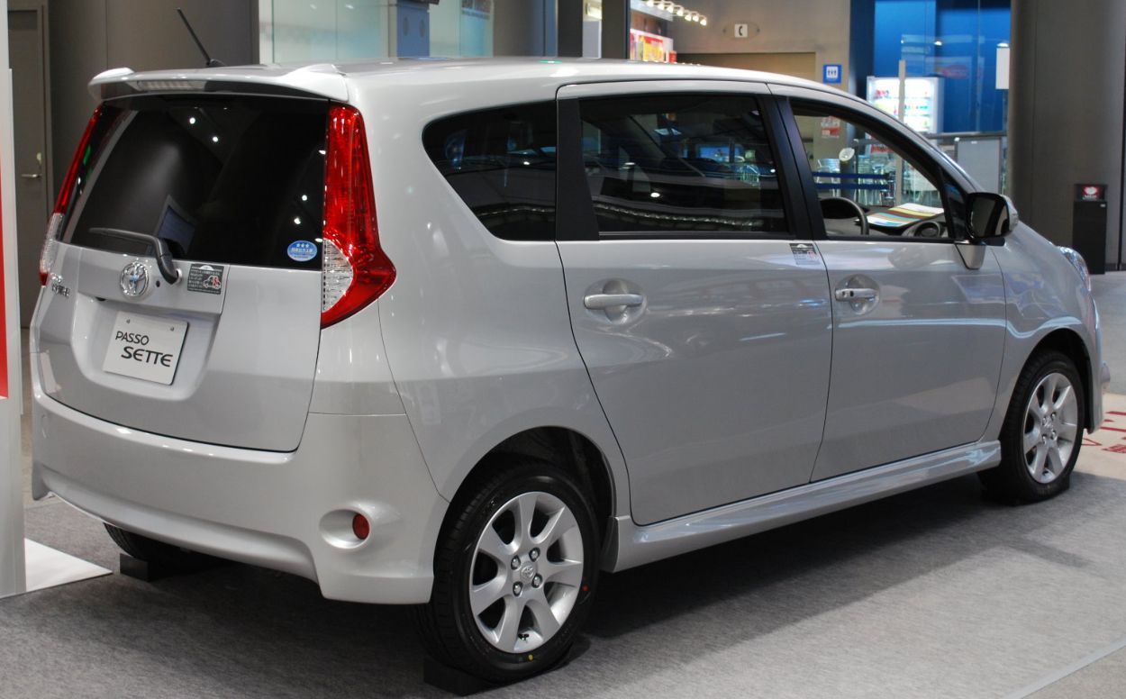 Toyota () Passo Sette I (M500):  