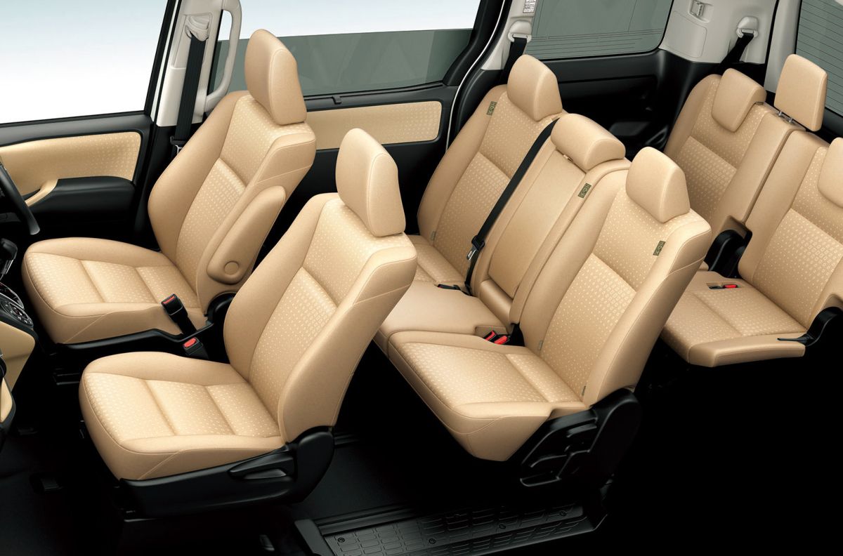 Toyota () Noah III (R80):  