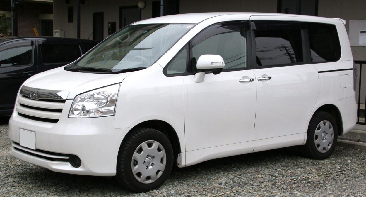 Toyota () Noah II (R70):  