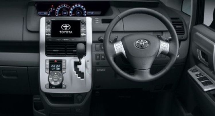 Toyota () Noah II (R70):  