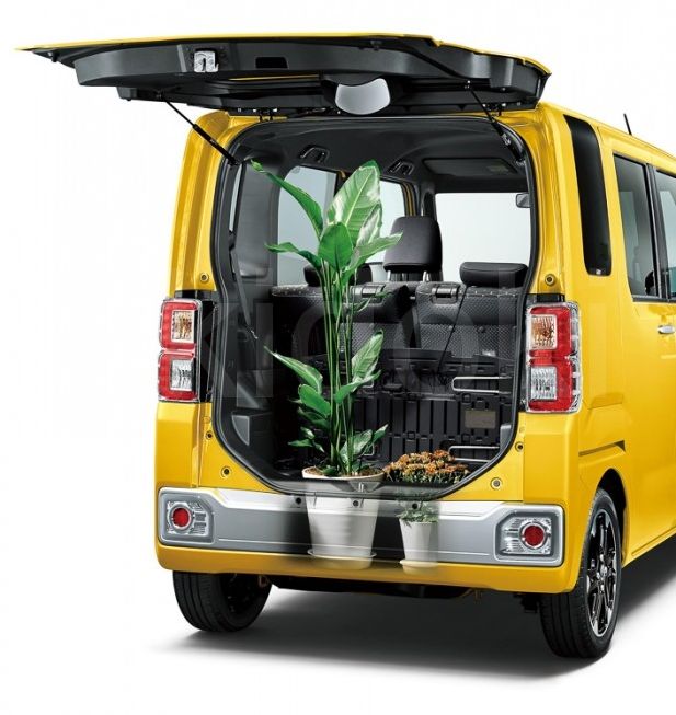Toyota () Pixis Mega I (A700):  