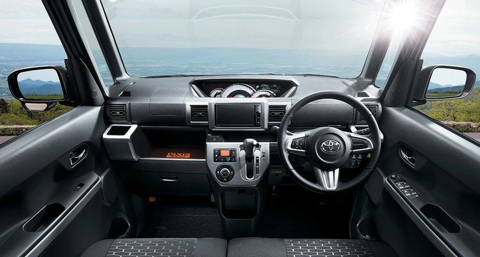Toyota () Pixis Mega I (A700):  