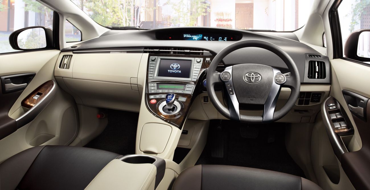 Toyota () Prius Plug-in Hybrid I (XW35):  