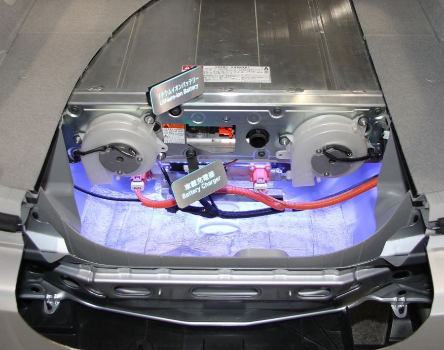Toyota () Prius Plug-in Hybrid I (XW35):  
