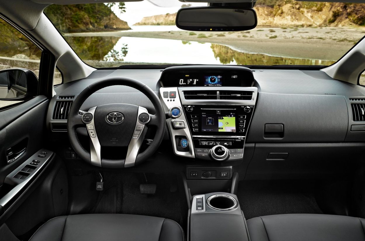 Toyota () Prius v I (ZFW41):  