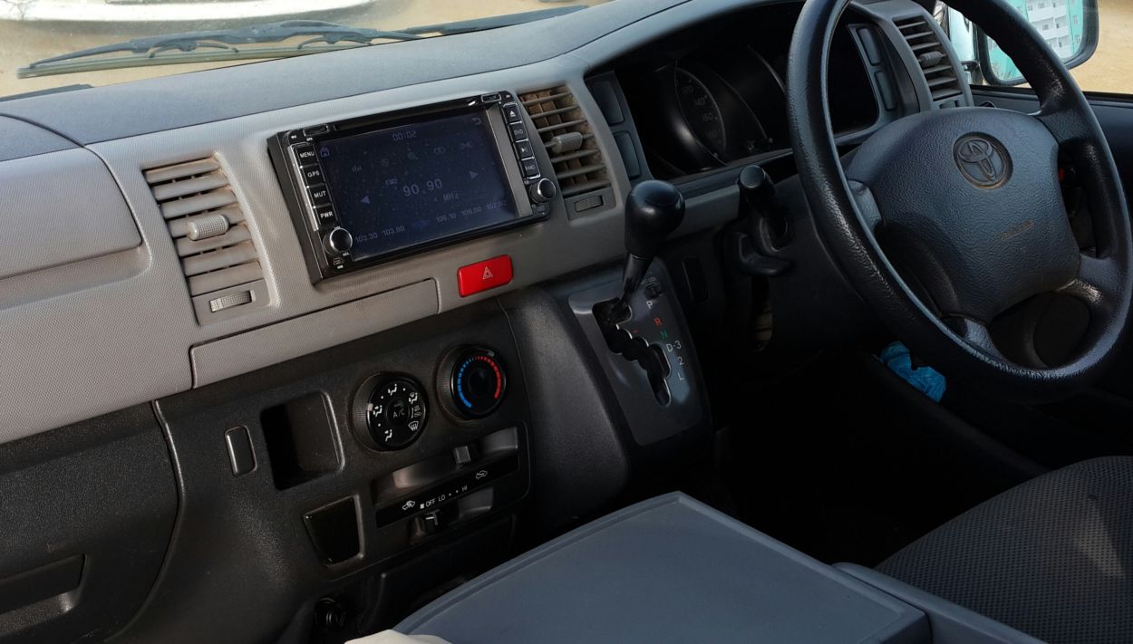 Toyota () Regius Ace II (H200):  