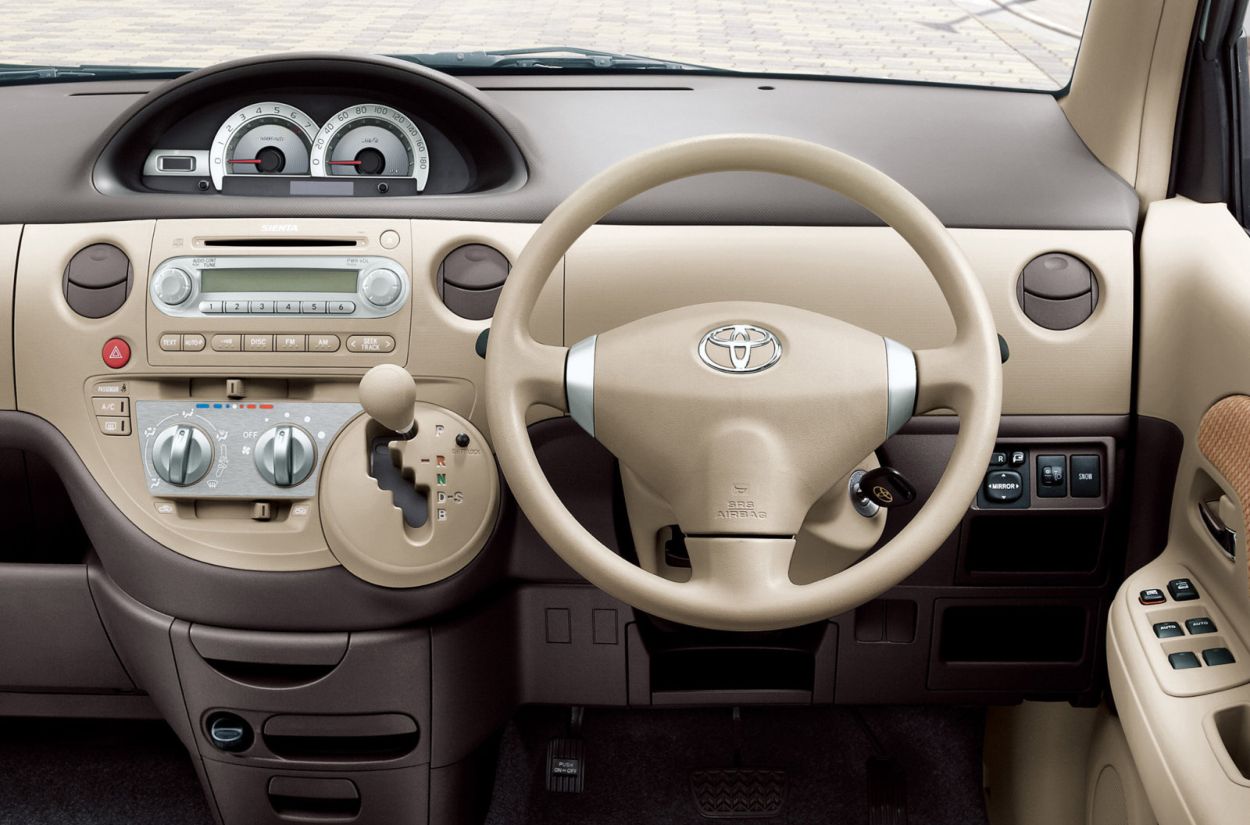 Toyota () Sienta I (NCP80):  