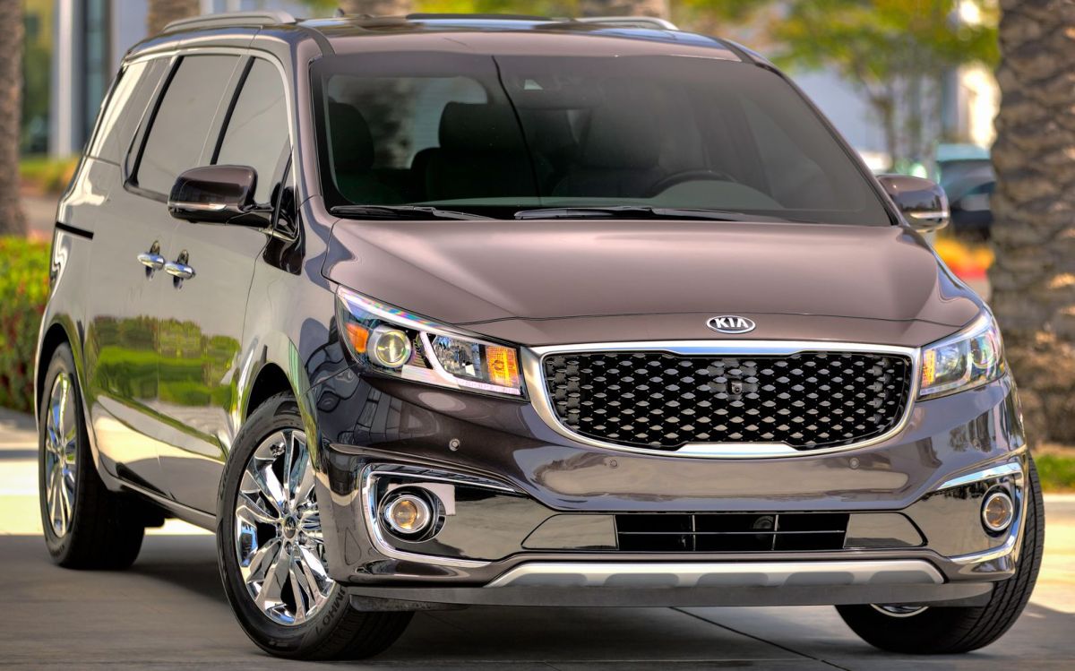 Kia () Carnival III (YP):  