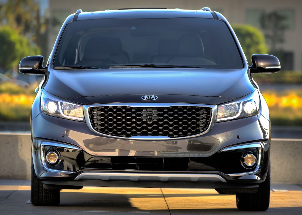 Kia () Carnival III (YP):  