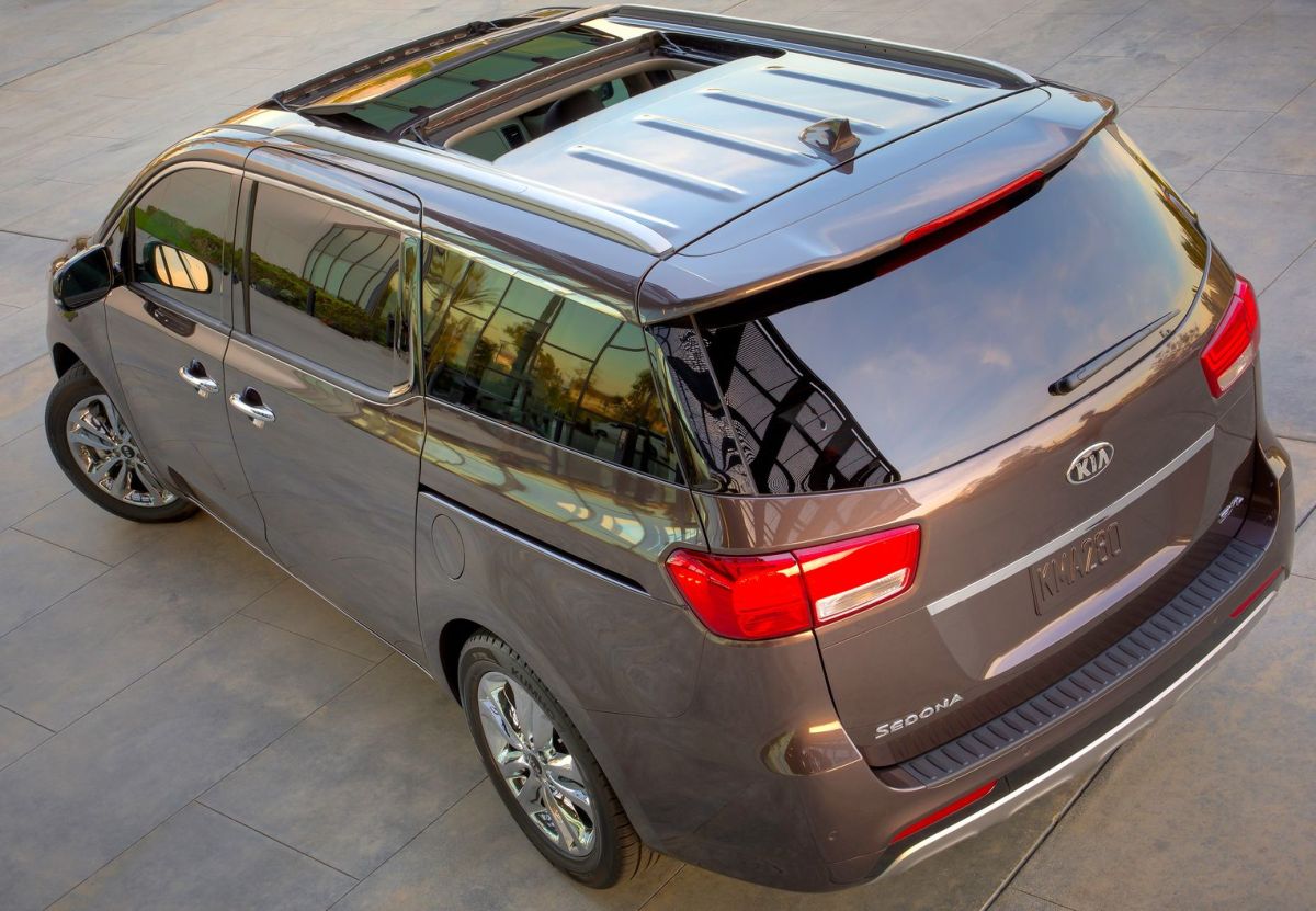 Kia () Carnival III (YP):  