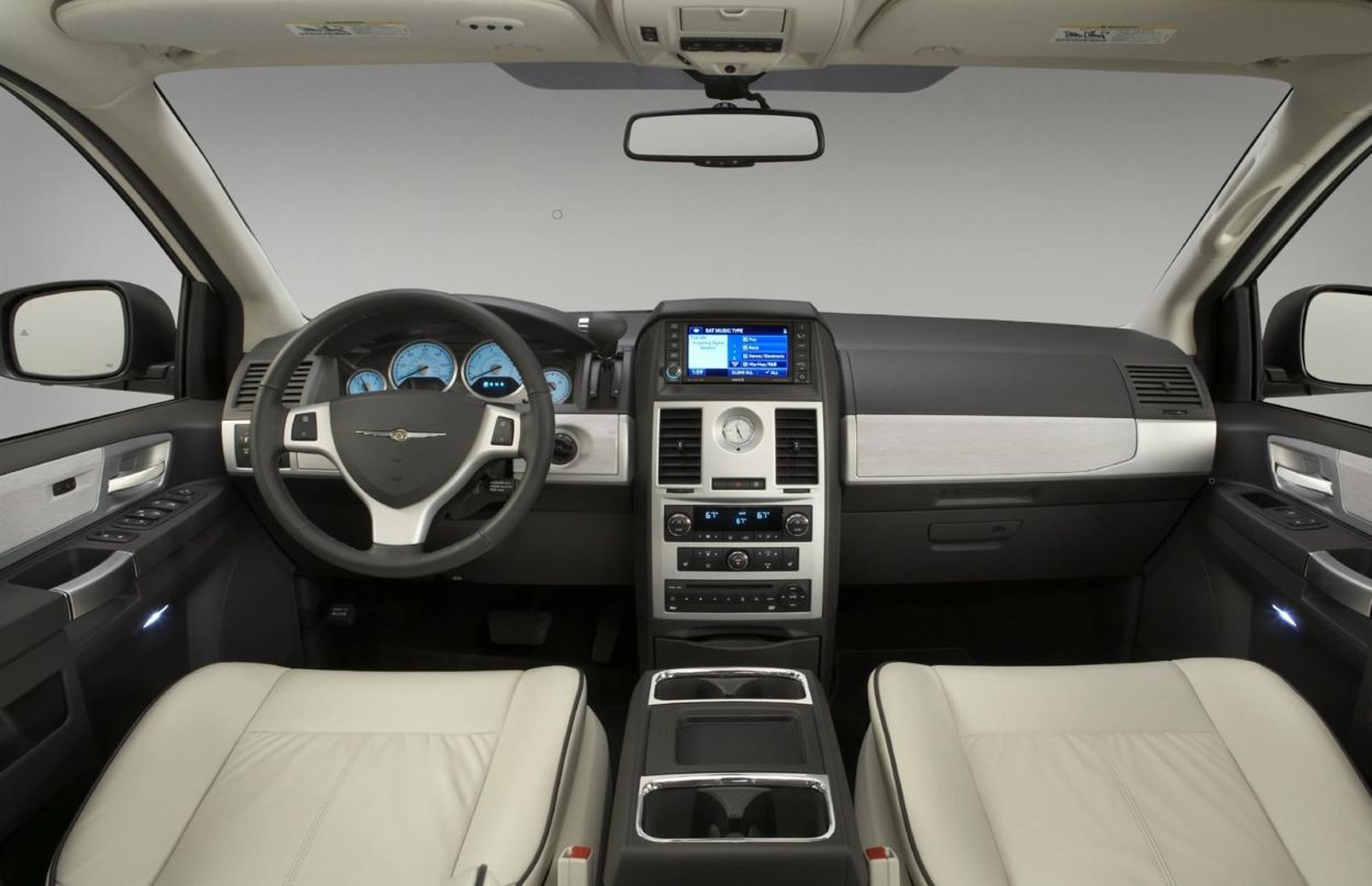 Chrysler () Town & Country III:  