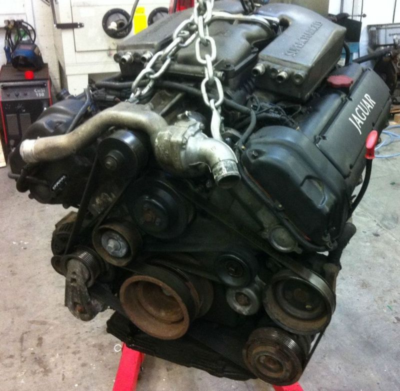 Jaguar () AJ26S V8:  