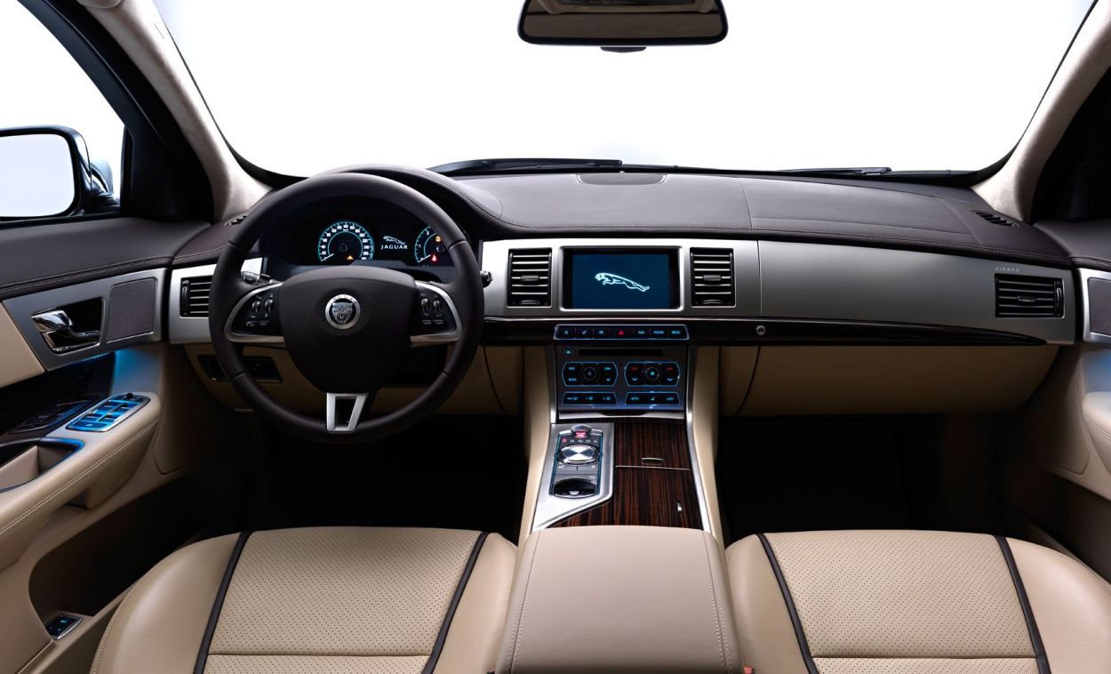 Jaguar () XF I (CC9):  