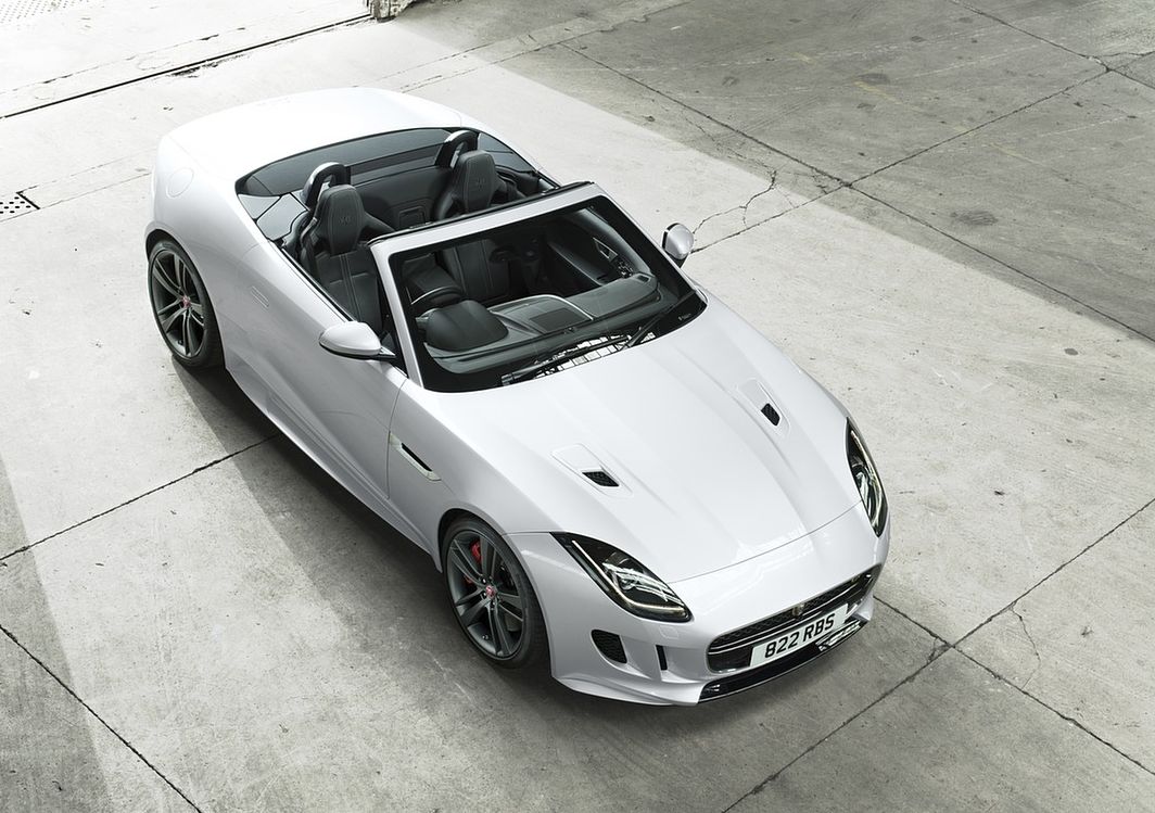 Jaguar () F-Type Cabrio:  