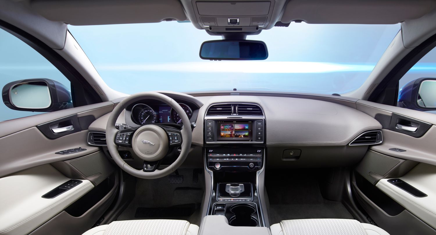 Jaguar () XE (X760):  