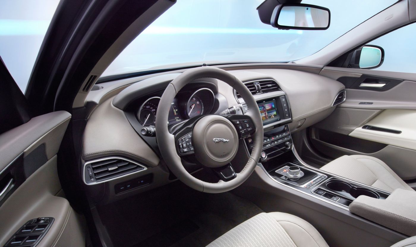 Jaguar () XE (X760):  