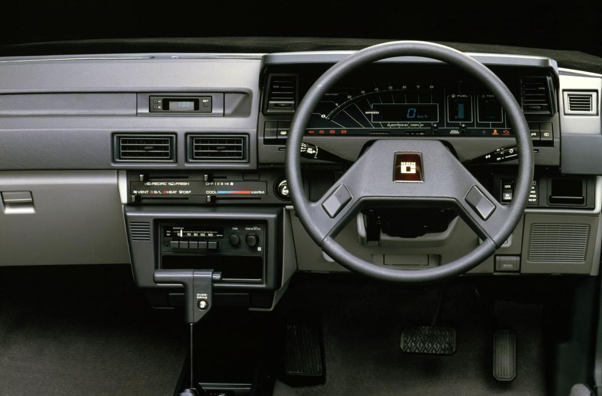 Toyota () Sprinter V (E80):  