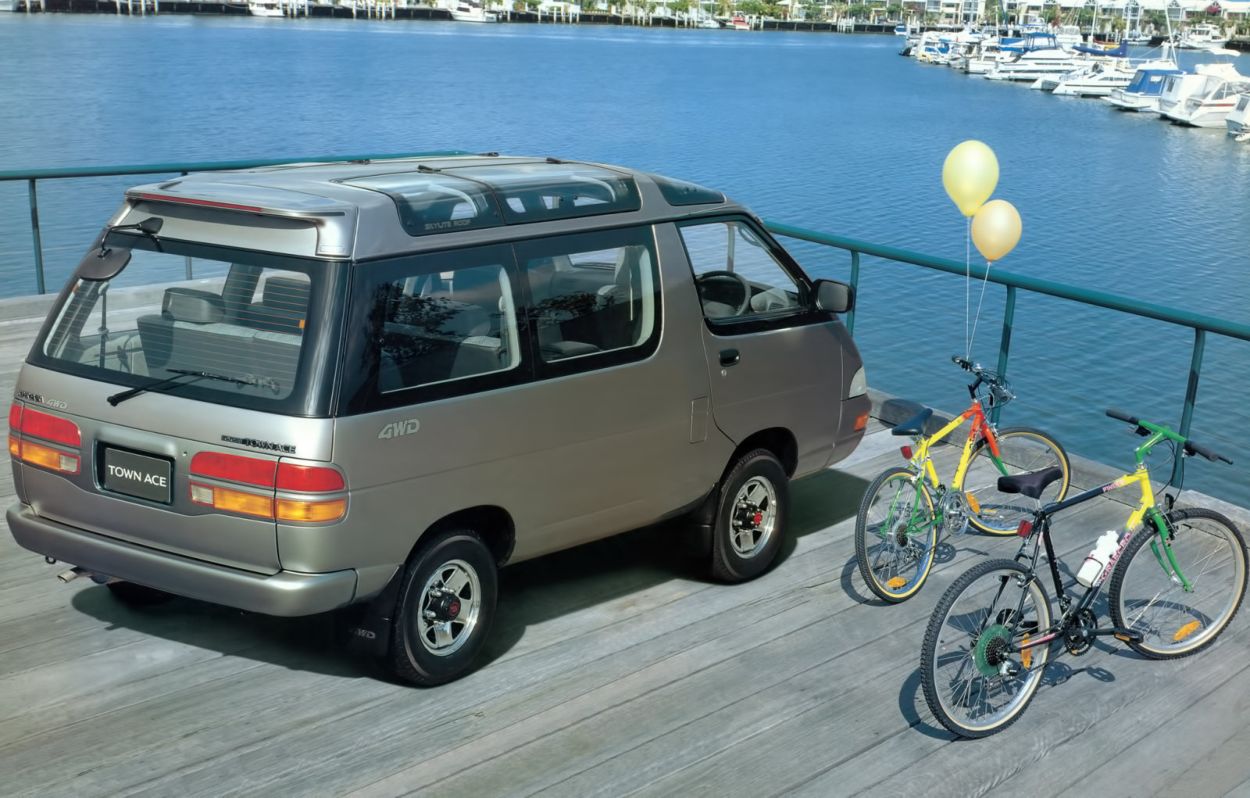 Toyota () Town Ace II (R20, R30):  