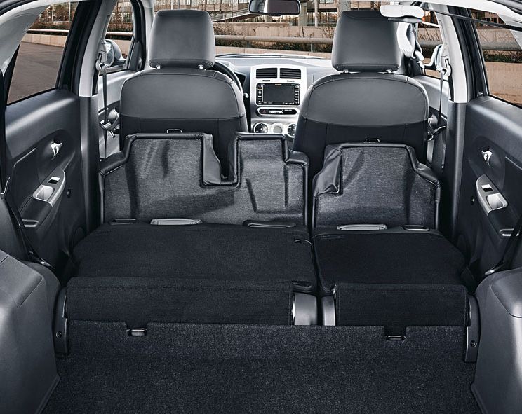 Toyota () Urban Cruiser I (P110):  