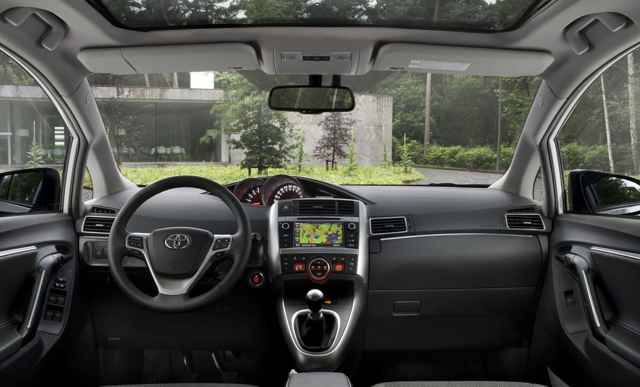 Toyota () Verso I (R20):  