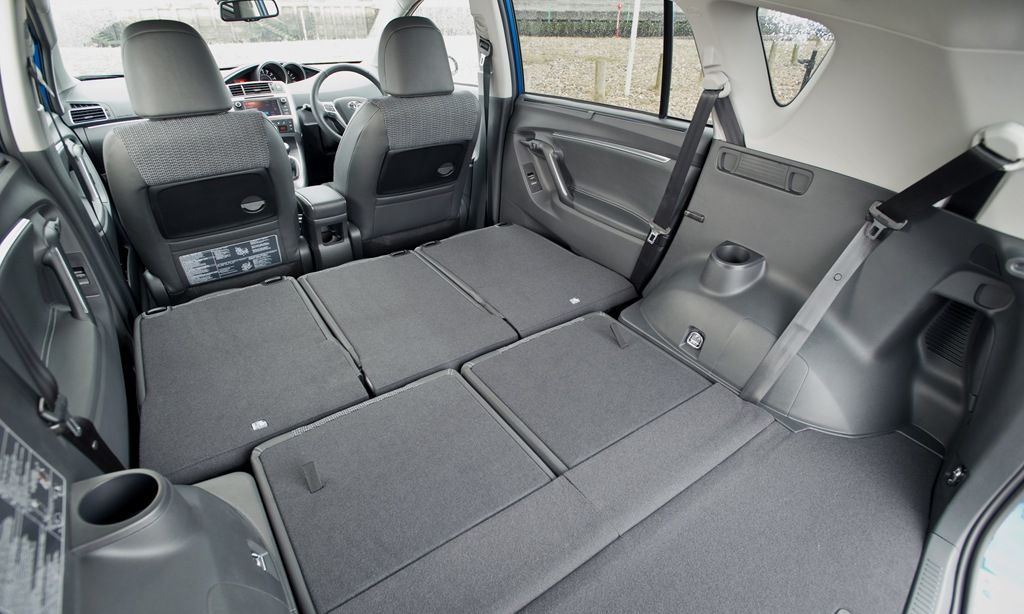 Toyota () Verso I (R20):  