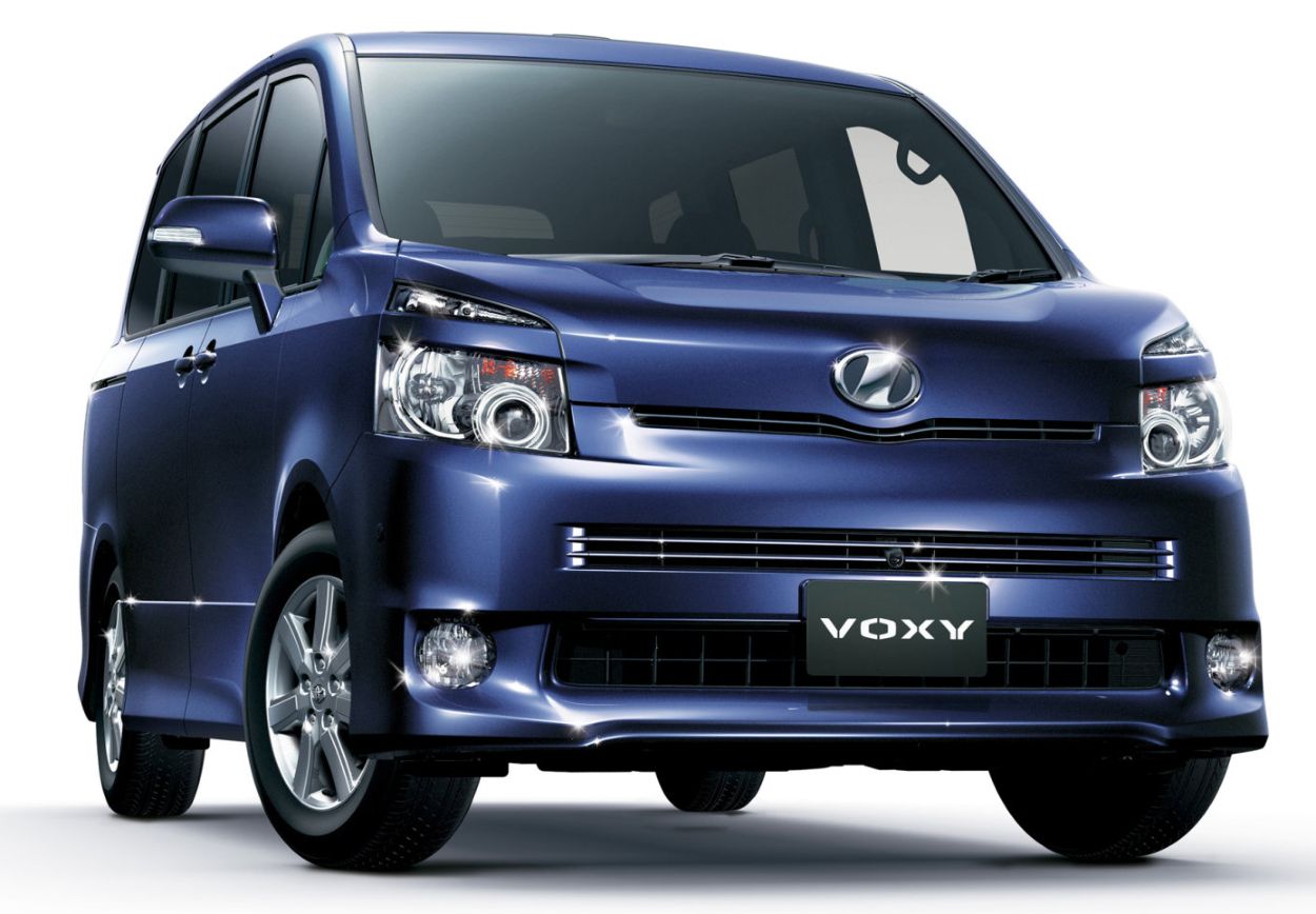 Toyota () Voxy II (R70):  