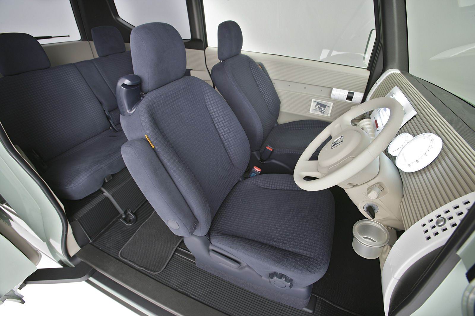 Honda () Step Bus Concept:  