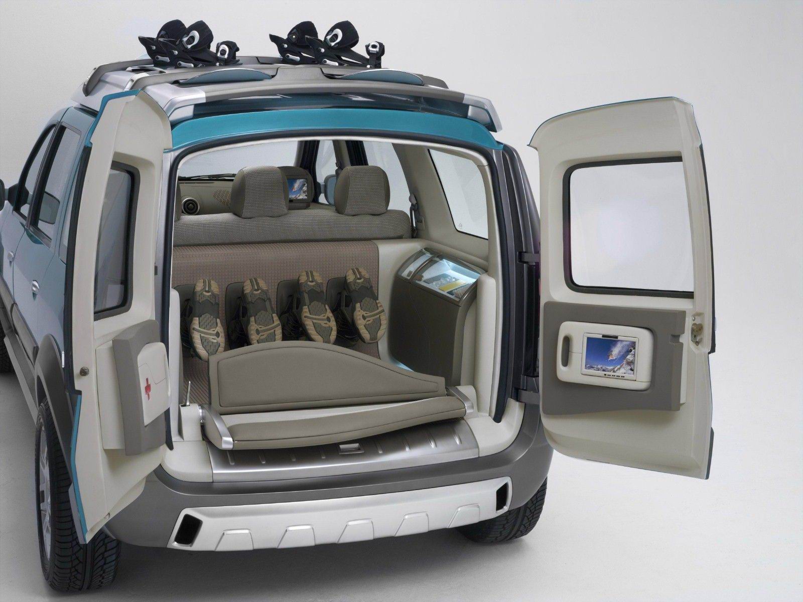 Dacia () Logan Steppe Concept:  