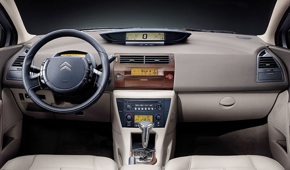 Citroen () C4 I Sedan:  