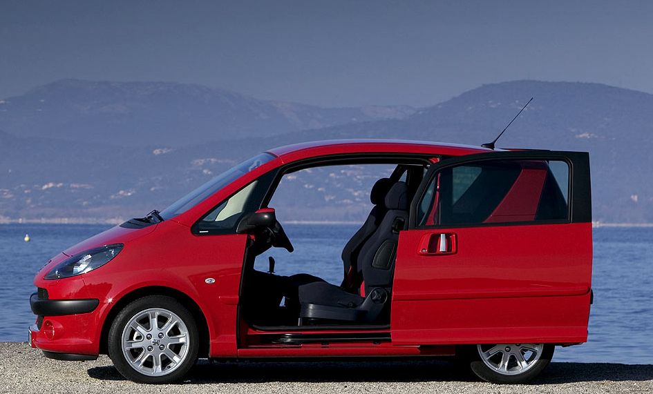 Peugeot () 1007 (KM_):  