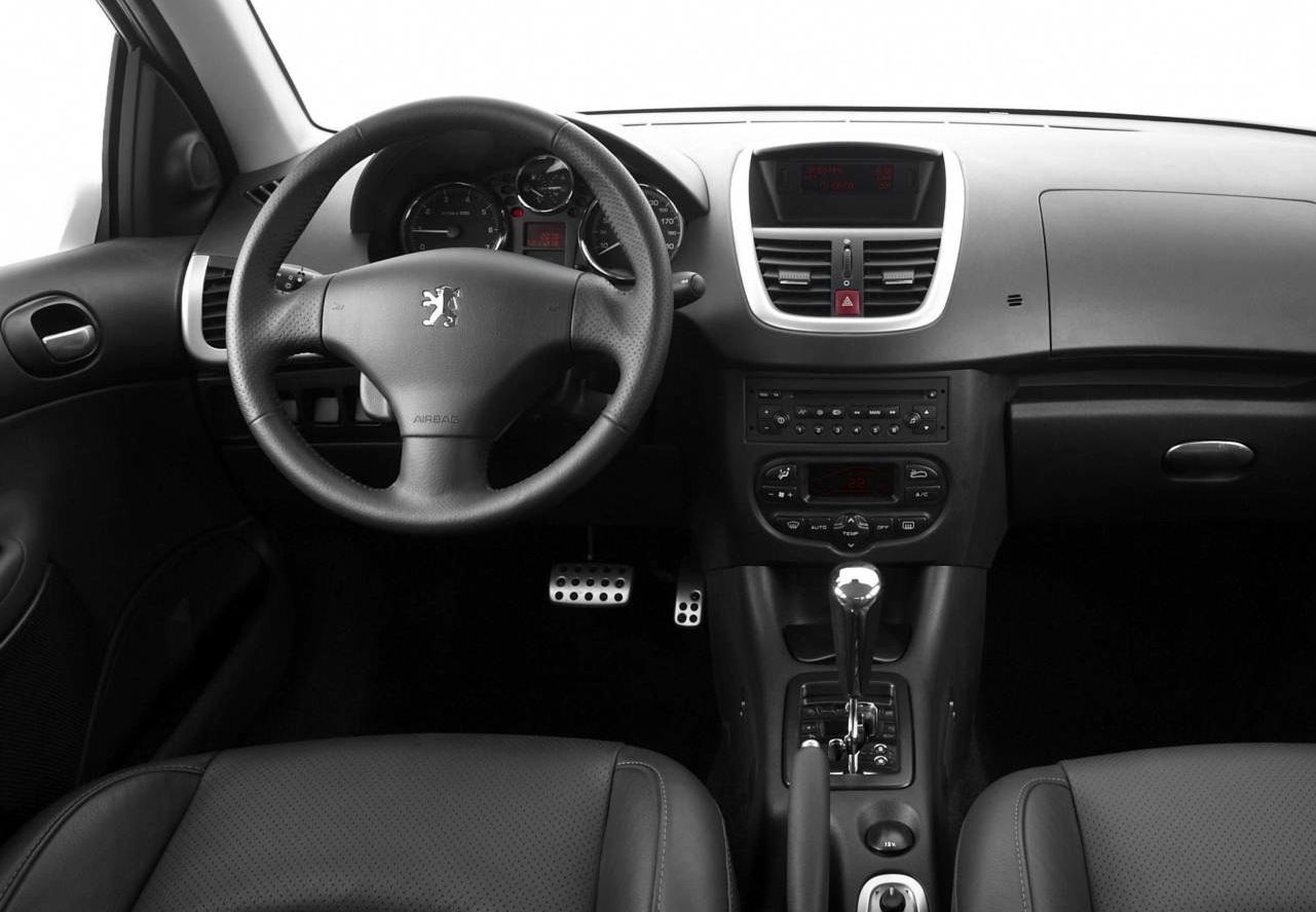 Peugeot () 207 Sedan:  