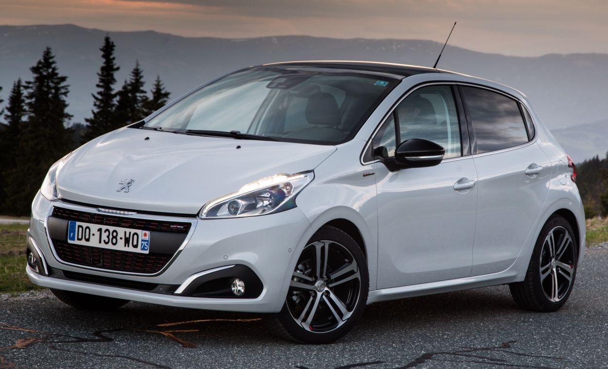 Peugeot () 208:  