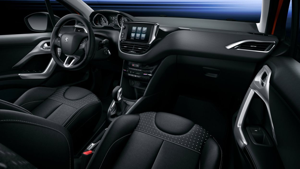 Peugeot () 208:  