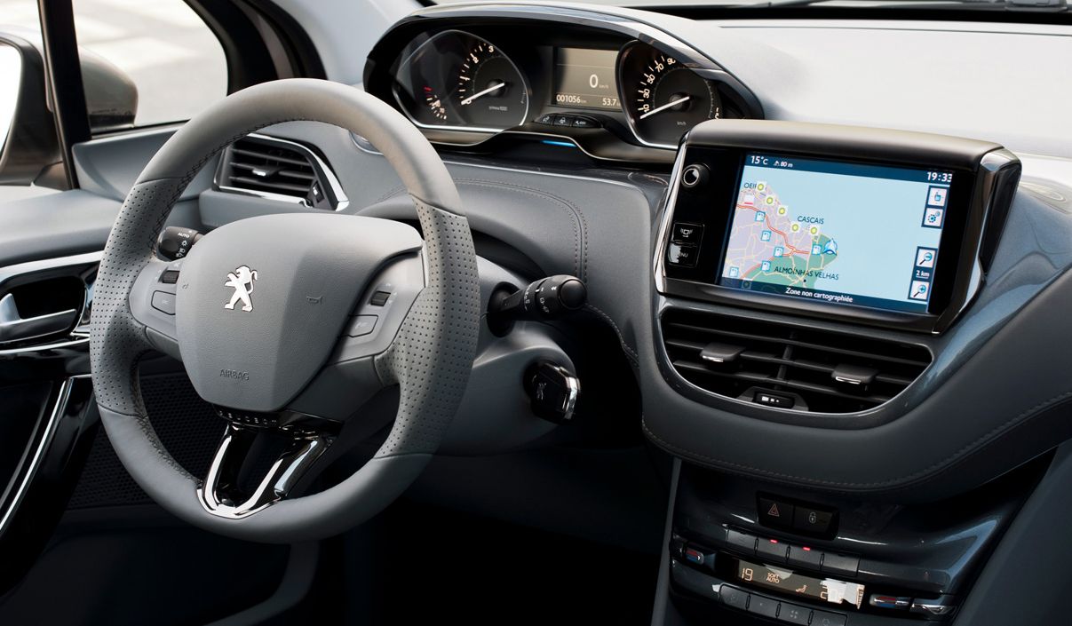 Peugeot () 208:  