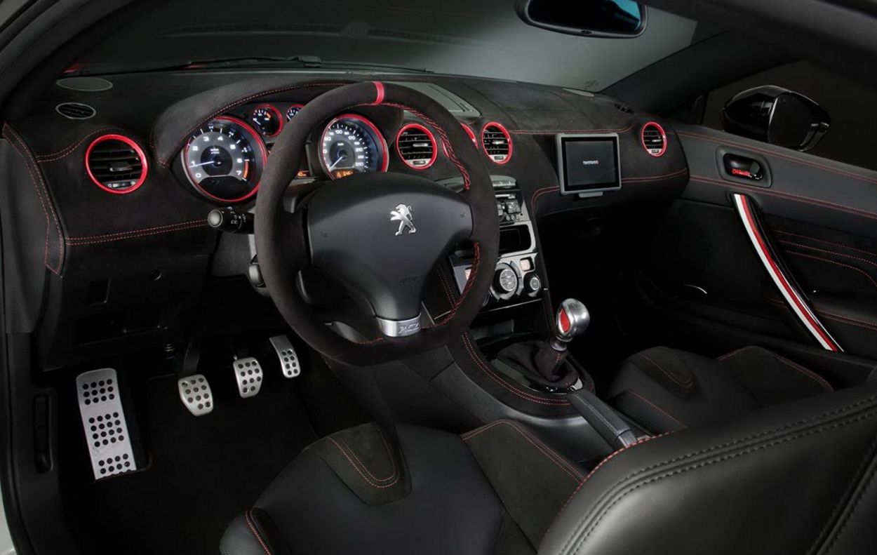 Peugeot () RCZ:  