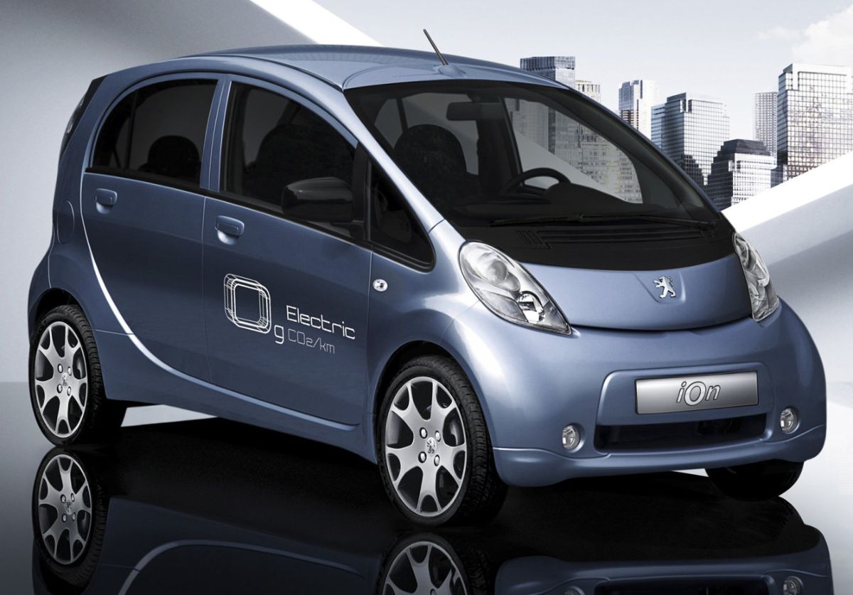 Peugeot () iOn:  