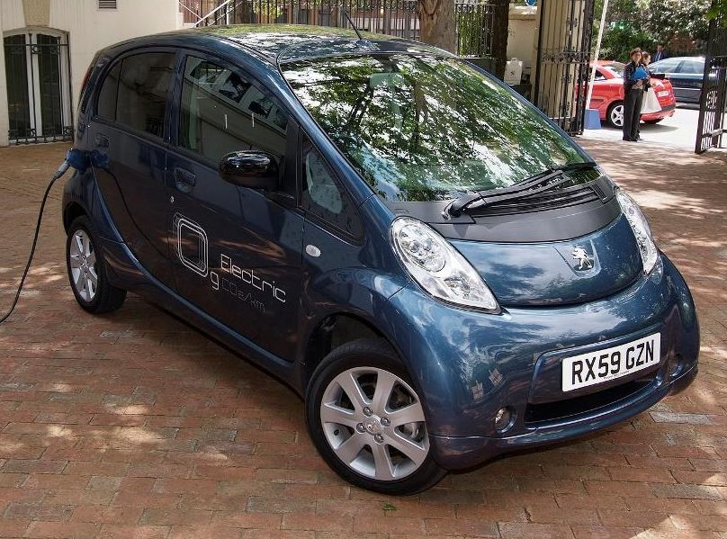 Peugeot () iOn:  
