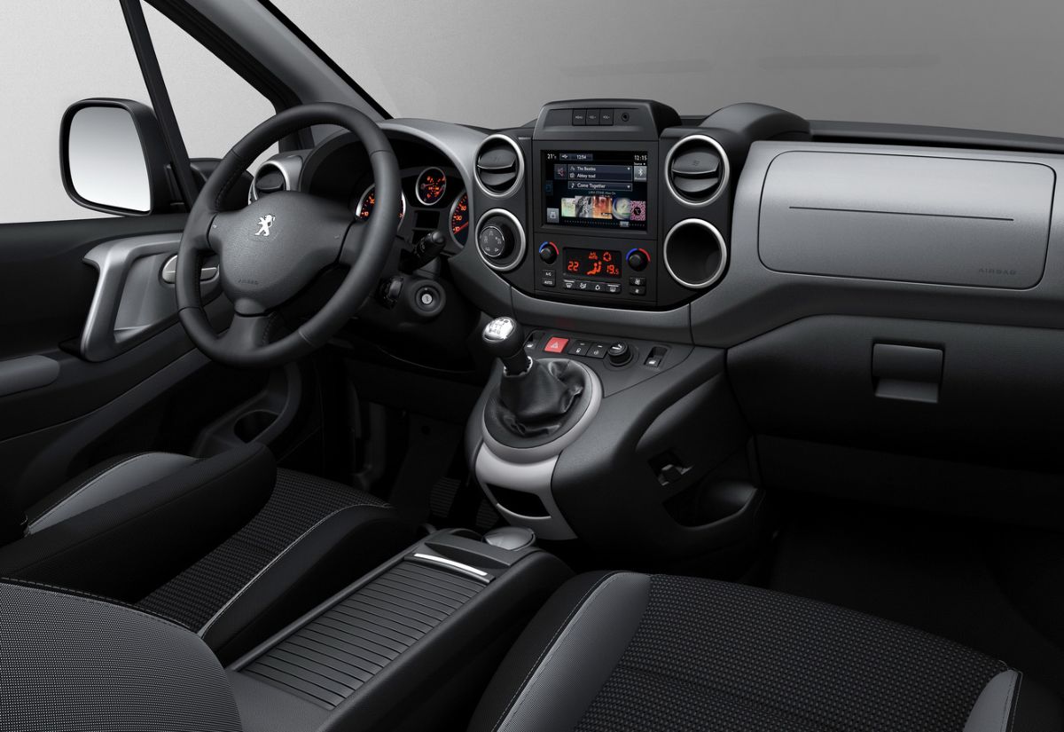 Peugeot () Partner II:  