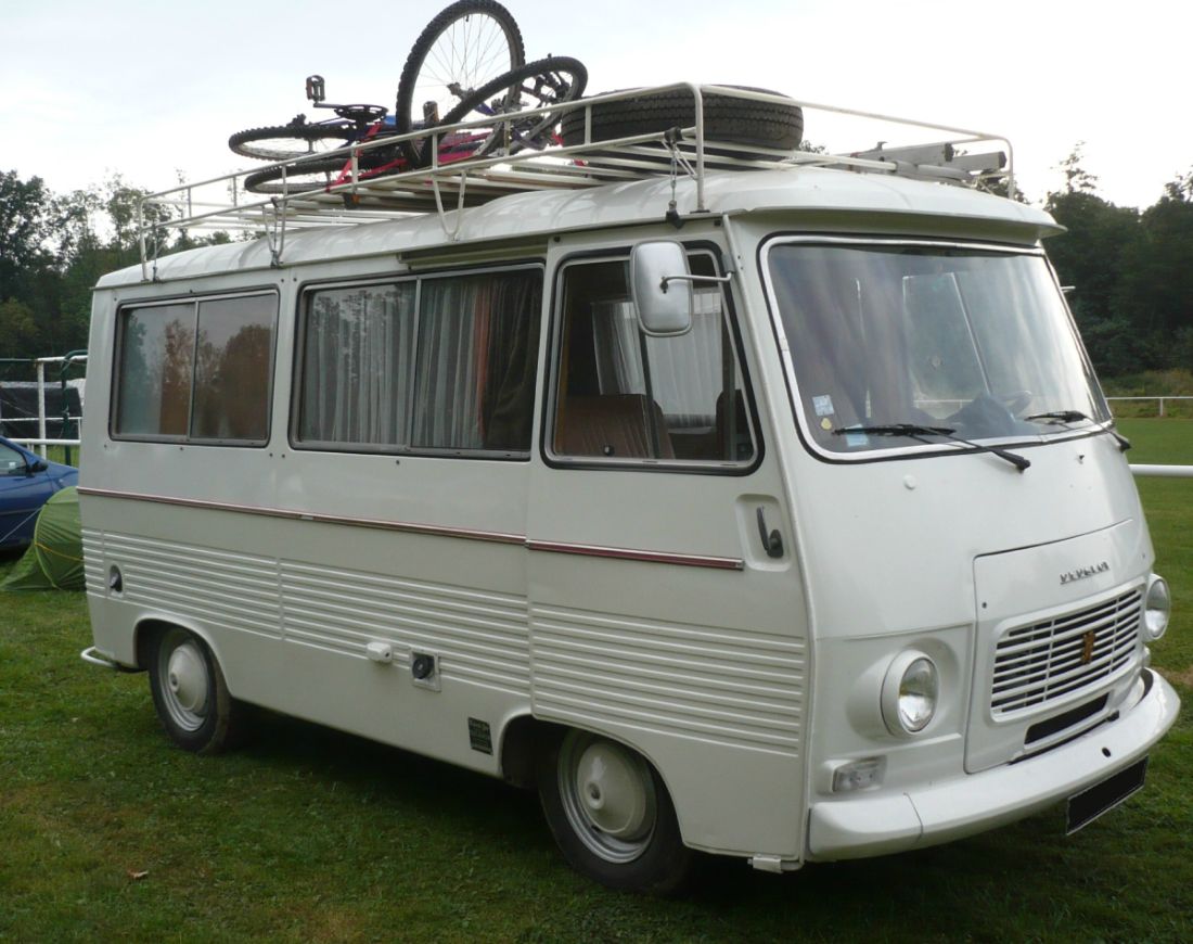 Peugeot () J7 Bus:  