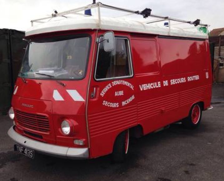 Peugeot () J7 Furgon:  