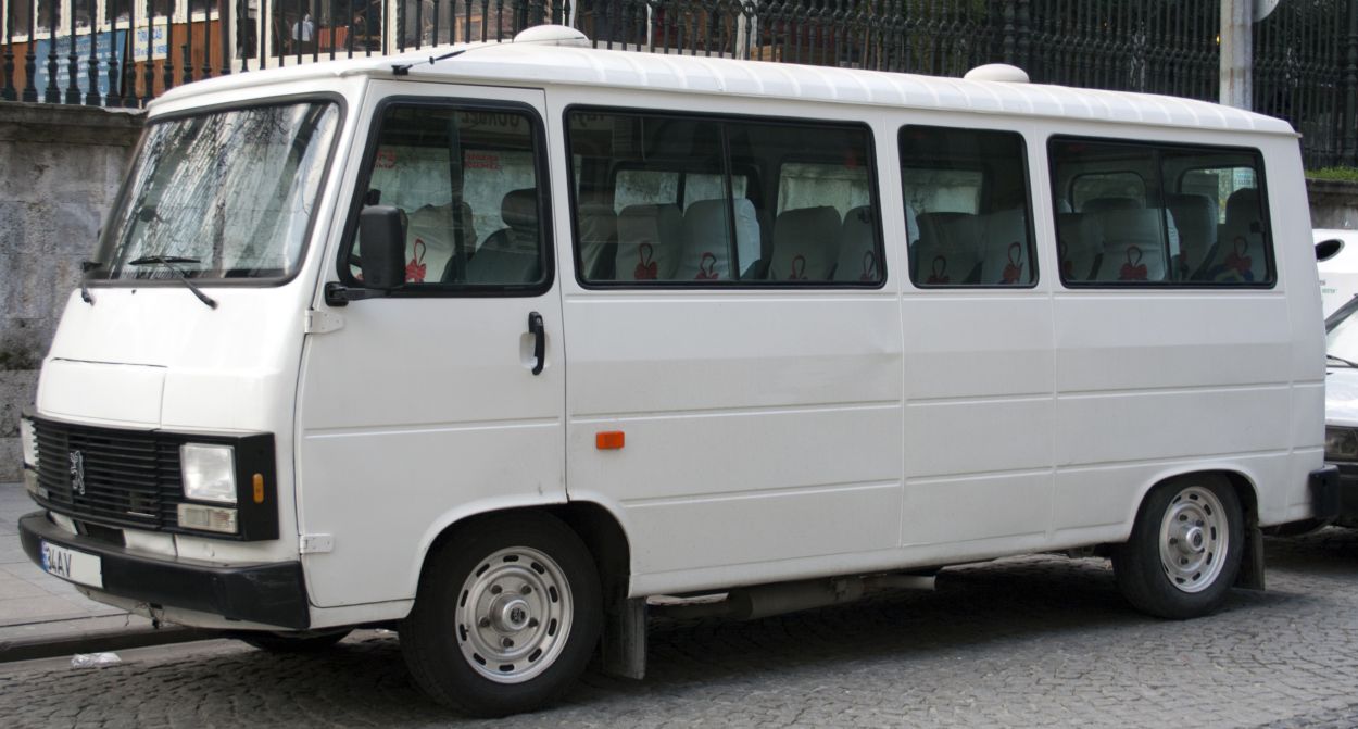 Peugeot () J9 Bus:  